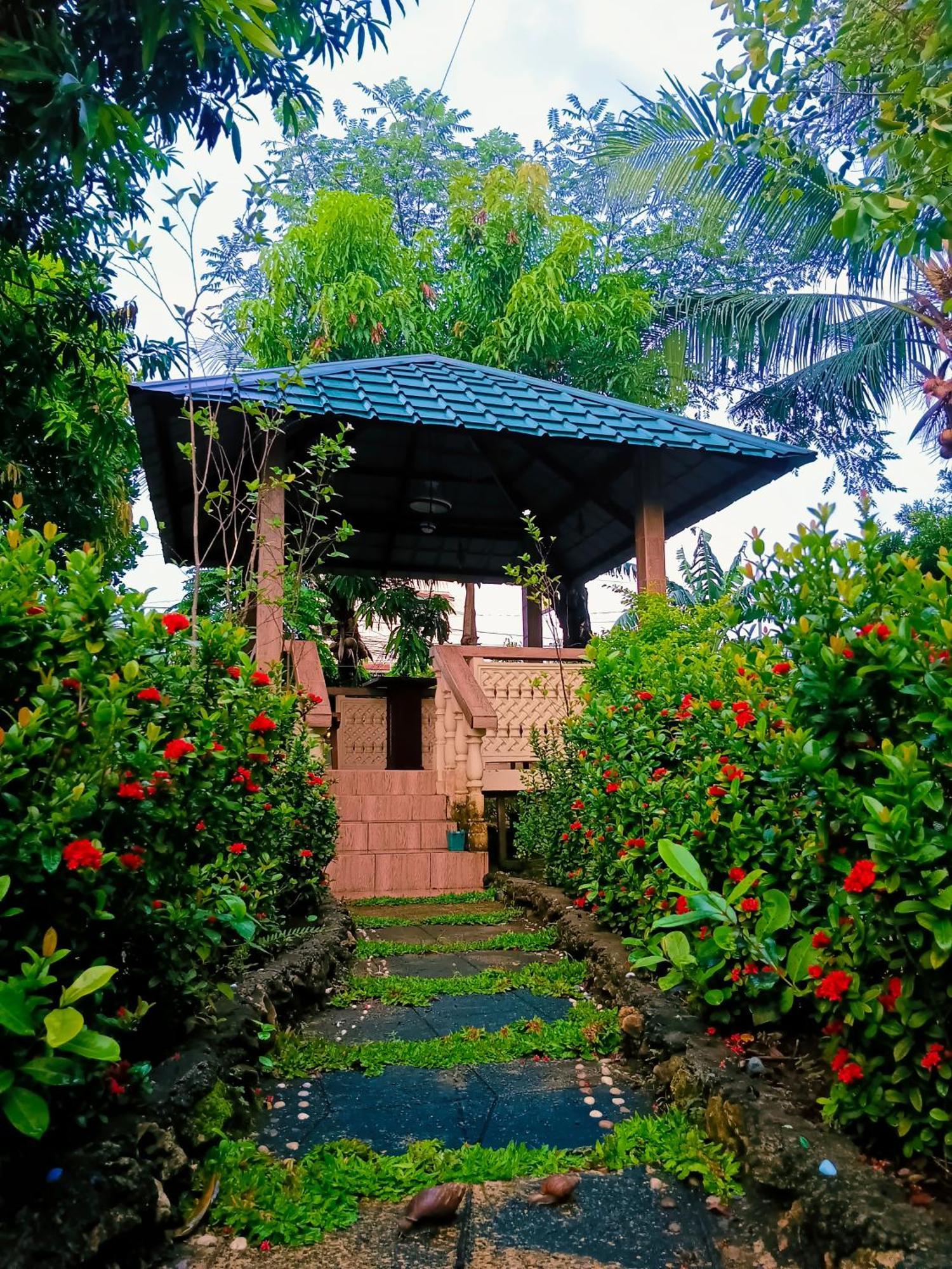 Monte Rio Gardens Bed & Breakfast 알라미노스 외부 사진